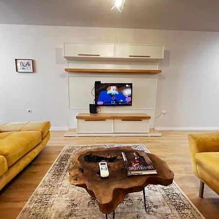Tirana Main Square Apartment ภายนอก รูปภาพ