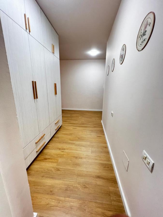 Tirana Main Square Apartment ภายนอก รูปภาพ