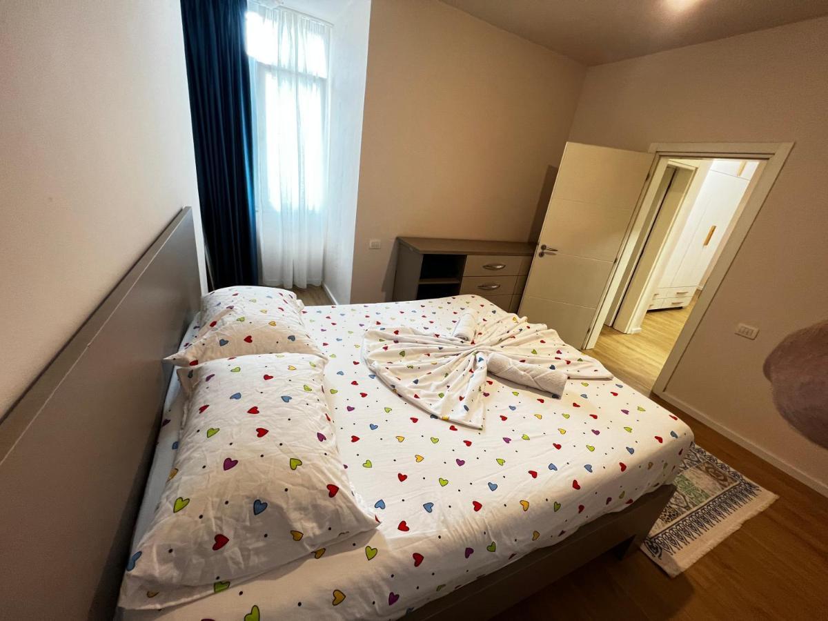 Tirana Main Square Apartment ภายนอก รูปภาพ