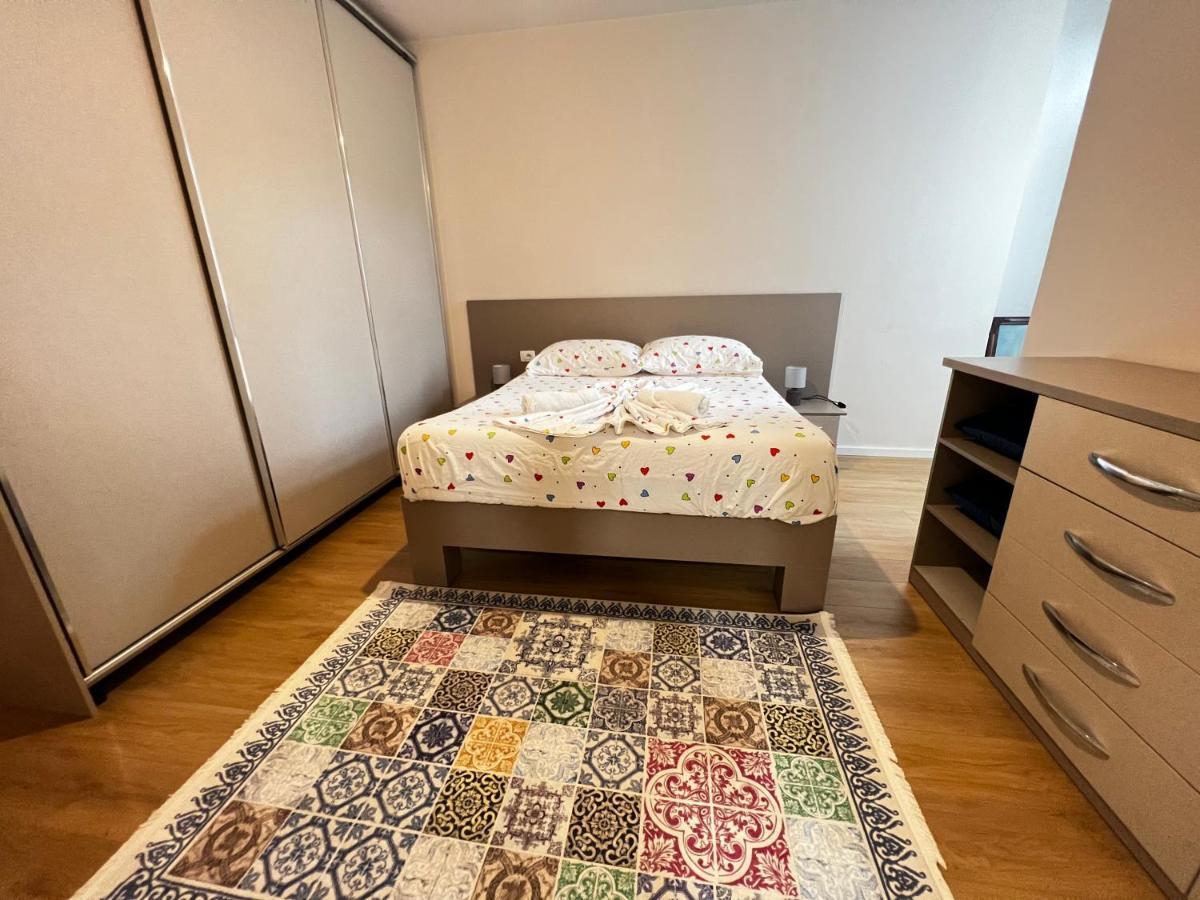 Tirana Main Square Apartment ภายนอก รูปภาพ