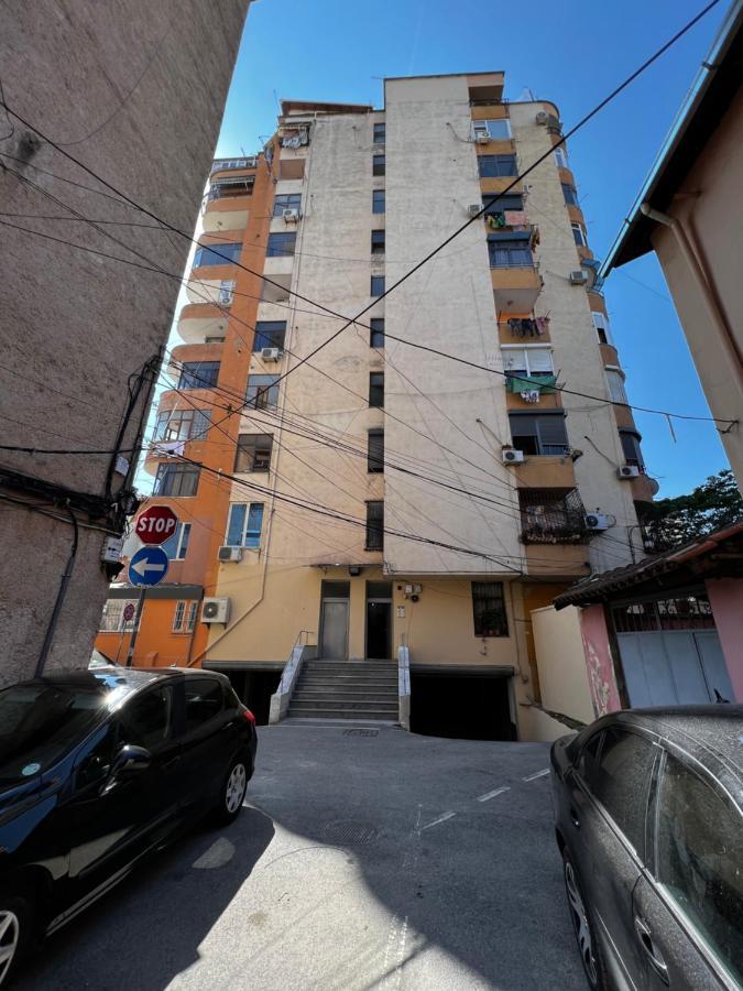 Tirana Main Square Apartment ภายนอก รูปภาพ